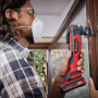 Einhell Multitool im Einsatz: Schleifen eines Holzfensters. 35-teiliges Werkzeug-Set mit Zubehör.