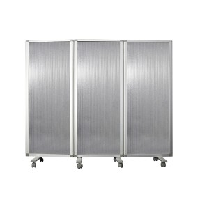 Mobile, faltbare KARAT Trennwand mit Rollen, semi-transparent, 180x150 cm. Ideal als Raumteiler im Büro.