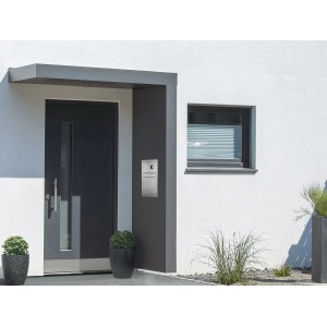 Modernes Gutta Rechteckvordach BS PLUS 200 mit Briefkasten, Klingel und Sprechanlage am Hauseingang.