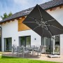Rollbarer Doppler Granit Schirmständer (80x80x140cm) für Pendelschirme auf Terrasse.