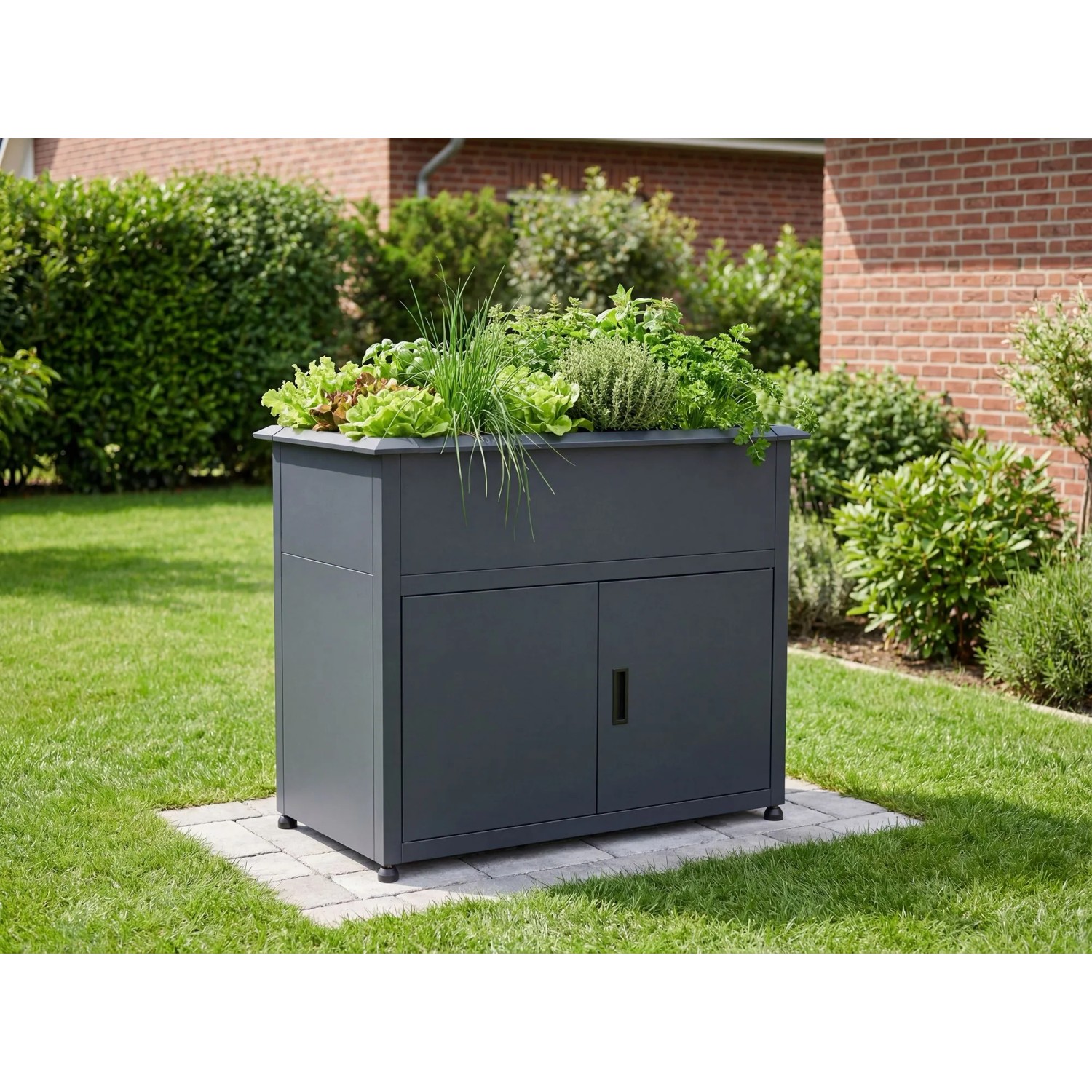 Plats Metall-Hochbeet anthrazit mit Unterschrank, Schneckenkante und frischen Kräutern im Garten.