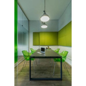 Papatya Opal-ML Sessel, transparent grün, Polycarbonat, stapelbar, im Büroraum.