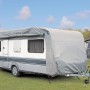 Graue Wohnwagen Abdeckhaube Größe S von Garden Pleasure schützt vor Wettereinflüssen.