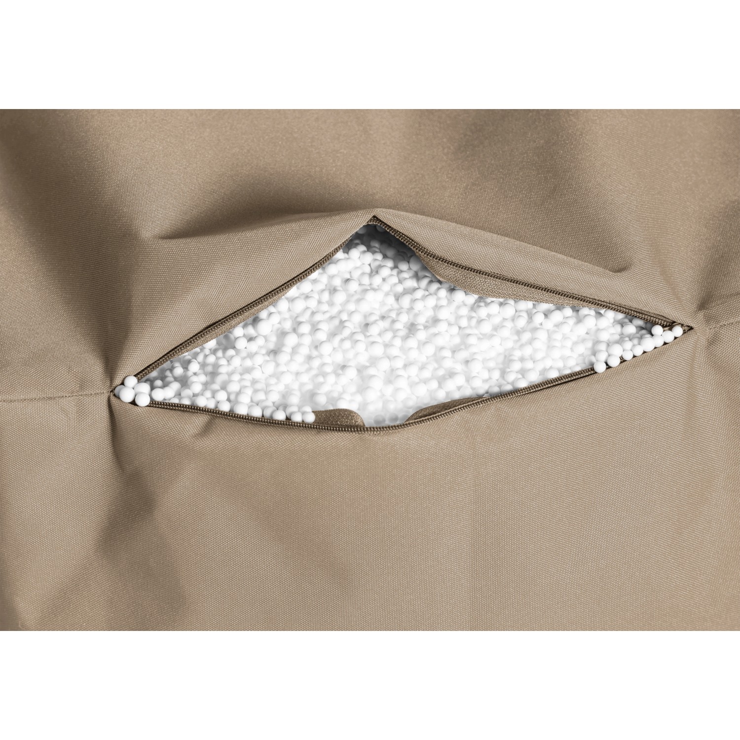 Detailaufnahme: Khaki Sitzsack Big Bag mit geöffnetem Reißverschluss, Füllung aus EPS-Perlen sichtbar.