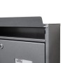 Detailaufnahme: Burg-Wächter Doppelbriefkasten in Silber, robust und mit Namensschild.