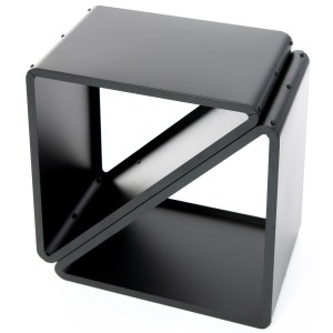 Schwarzes Westmann Kaminholzregal (57x36x56cm) aus Stahl für die Lagerung von Brennholz.