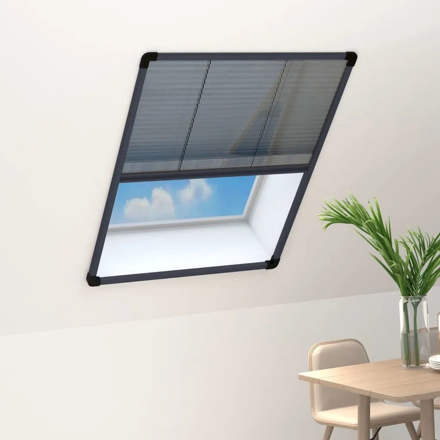Anthrazitfarbenes Insektenschutz-Plissee für Dachfenster, 60x80cm, mit schwarzem Netz und Aluminiumrahmen, teilweise geöffnet.