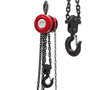 Roter Wiltec Kettenzug 2000kg mit schwarzen Ketten und Haken. Robuster Flaschenzug für Hebearbeiten.