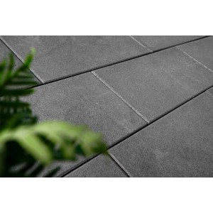 Dunkelgraue Diephaus Nano Tec Terrassenplatten 60x30 cm mit feiner Struktur. Ideal für Terrasse & Gehweg.