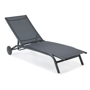 Anthrazitfarbene Leco Sonnenliege Nele mit Rollen und verstellbarer Rückenlehne.