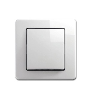 Weißer TEM EKONOMIK Kreuzschalter 250V 10A für Unterputzmontage.