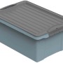 Blaue Rotho Stapelbox Compact A4, 13 Liter, mit grauem Deckel. Aufbewahrungsbox aus robustem, recyceltem Kunststoff.