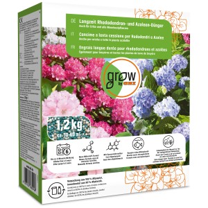 GROW by OBI Langzeit Rhododendrondünger, 1,2 kg Packung mit Rhododendron- und Hortensienblüten.