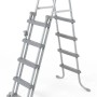 Leiter für Bestway Stahlrahmen-Pool Set Steel Pro Max, grau, mit Stufen für sicheren Einstieg.