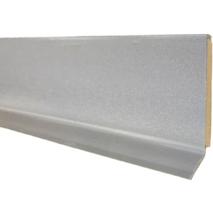 Graue Kernsockelleiste 60, 15x60x2550 mm, für saubere Wandabschlüsse.