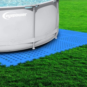 Blaues eyepower Poolmatte 36er Set (62x62 cm) unter Pool auf Rasen für sicheren Stand.