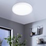 Weiße Eglo LED Deckenleuchte Fueva 5, 20,5 W, im modernen Badezimmer. Runde Form, warmweißes Licht.