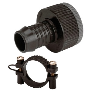 Gardena Adapter-Stück für Sprinkler-Systeme mit Schlauchklemme für druckstabile Verbindung.