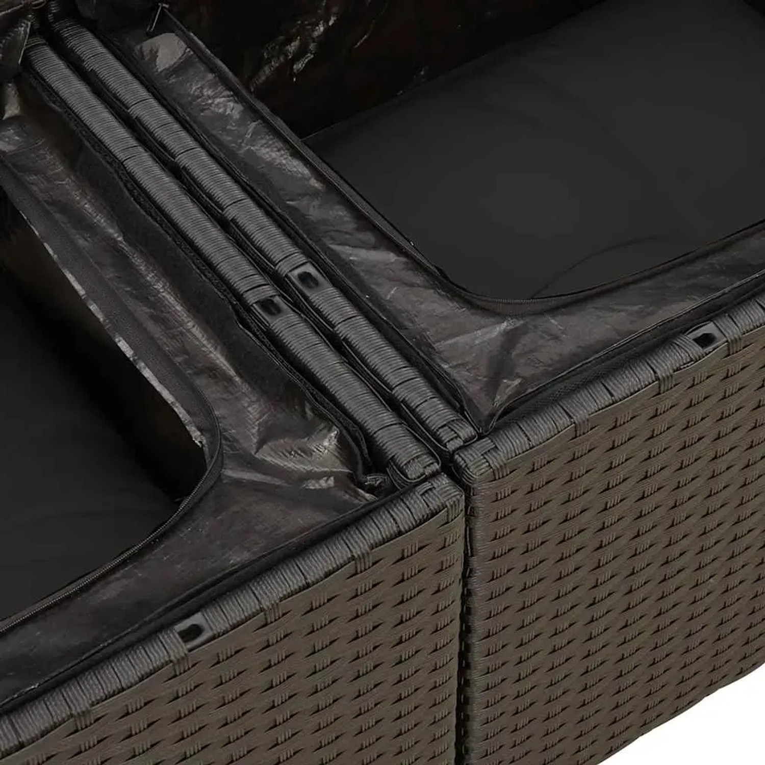 Detailaufnahme der schwarzen vidaXL Garten-Sofagarnitur aus Polyrattan mit wasserfestem Beutel.