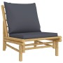 Gartenstuhl aus Bambus mit dunkelgrauen Kissen, Teil des vidaXL Lounge-Sets.