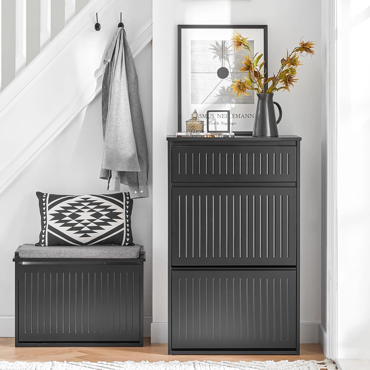 SoBuy Schuhkipper FSR165-SCH, Schuhkommode in Schwarz mit 2 Klappen und Schublade.