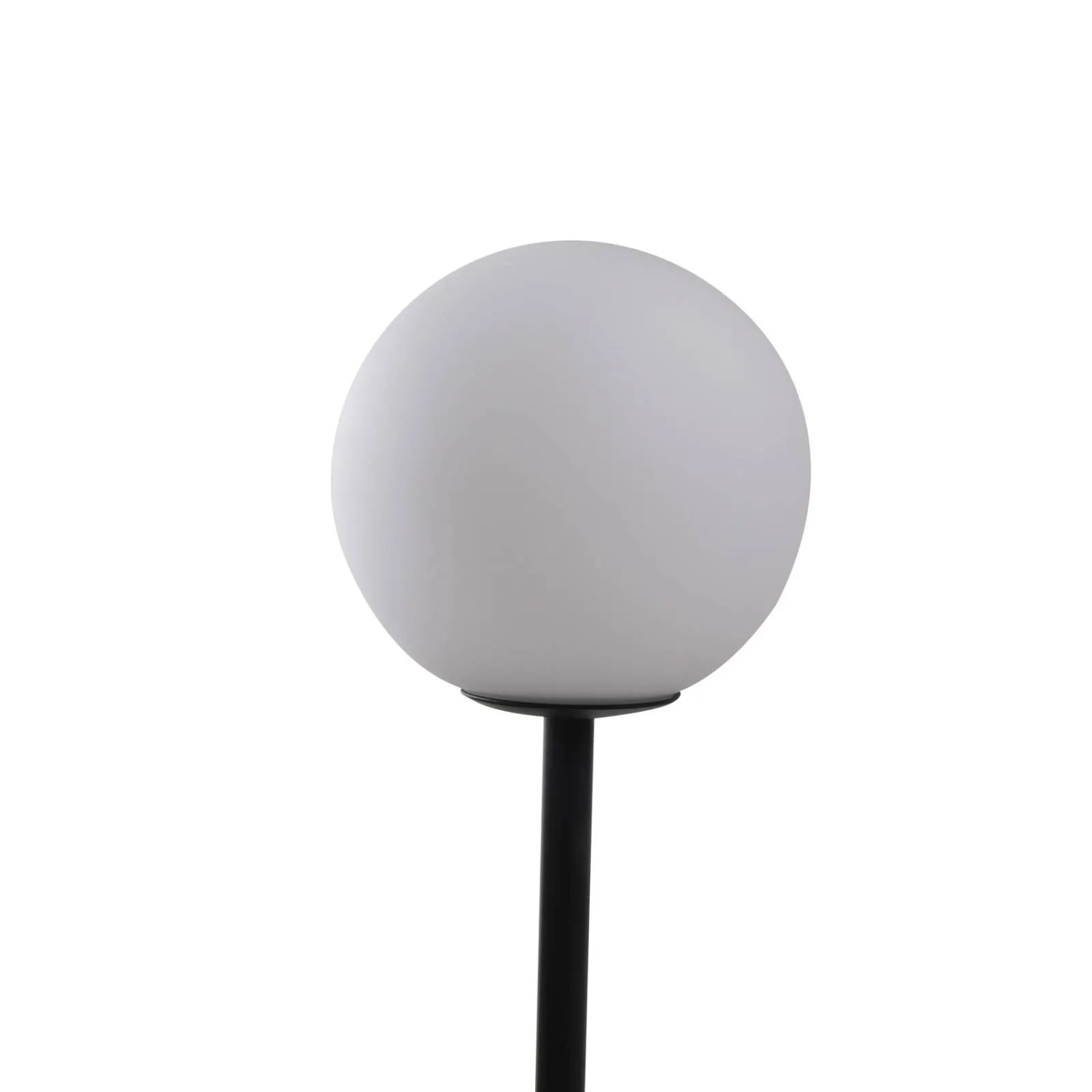 Moderne Lucande Visata Dreibein-Stehlampe, schwarz, mit weißem Kugel-Schirm für Wohnzimmer.