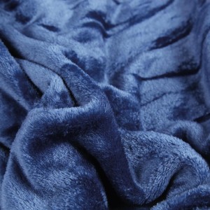 Nahaufnahme: Bestlivings Kuscheldecke Celina, blau, weiches Polyester, 180x220 cm.