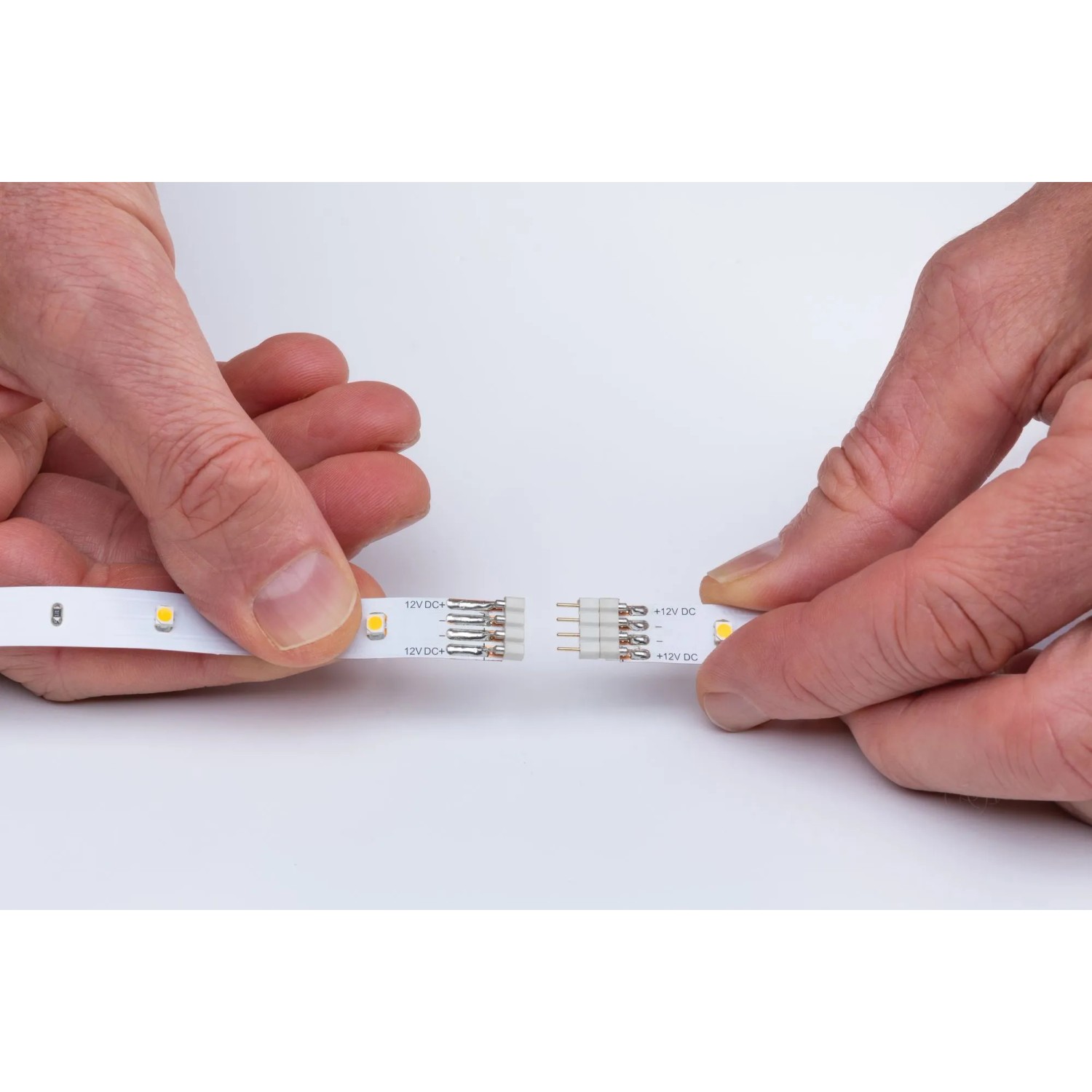 Paulmann YourLED ECO LED-Streifen: Zwei Enden werden verbunden.