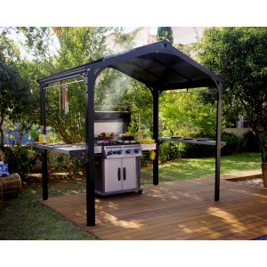 Schwarzer Palram Canopia BBQ Gazebo Austin mit Grill und Ablageflächen im Garten.