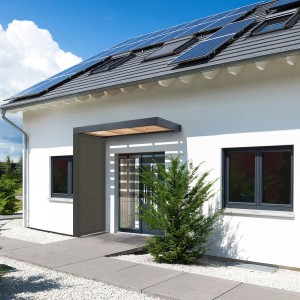 Rechteckiges Gutta Vordach BS Timber-Line aus Echtholz und Acrylglas am Hauseingang.