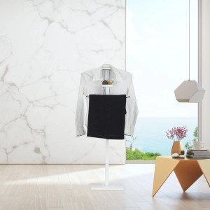 Weißer Relaxdays Stummer Diener aus MDF/Stahl mit Kleiderstange, Hosenbügel & Ablage für faltenfreie Kleidung. Garderobe.