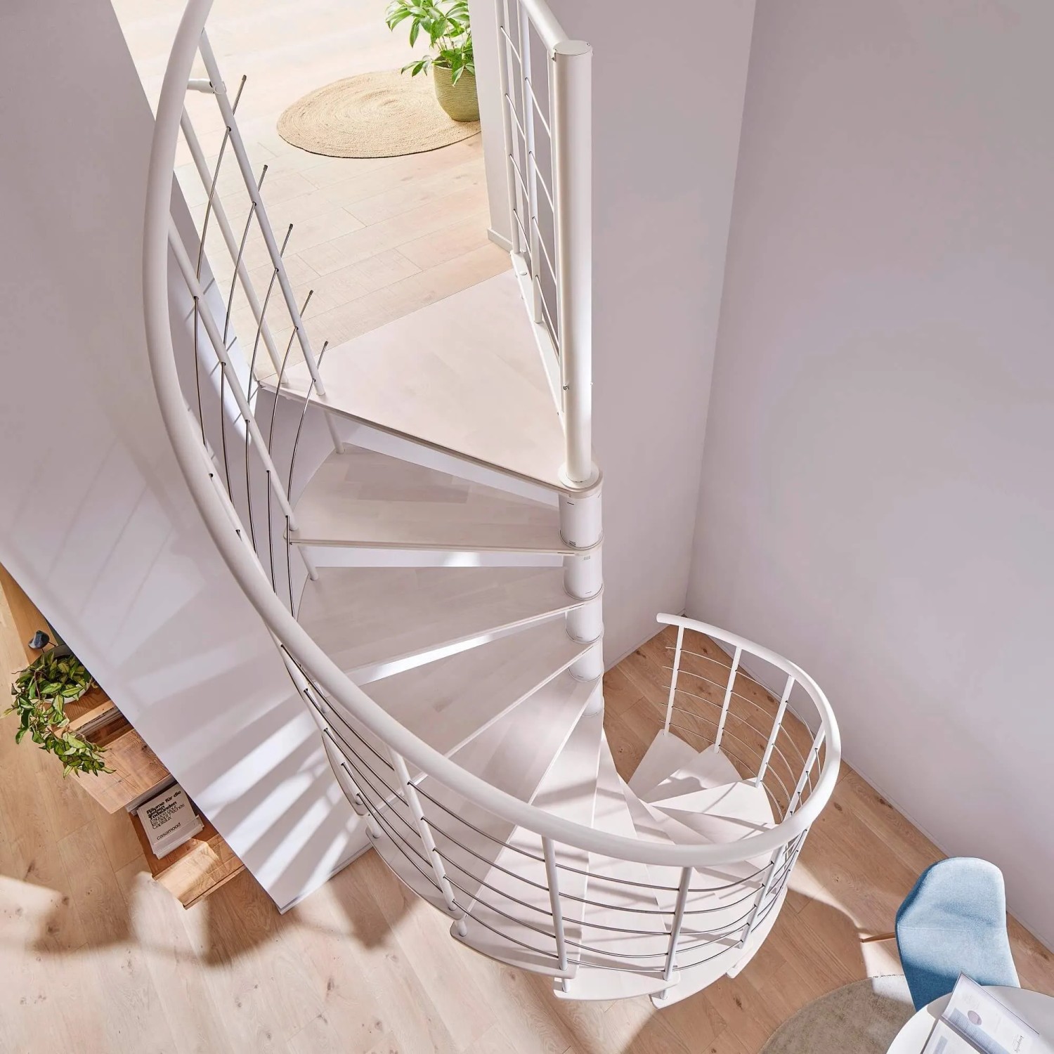 Treppen Intercon Wendeltreppe Select 160 cm Durchmesser 12 Stufen Metallfarbe Polar-Weiß Stufendesign Buche Weiß