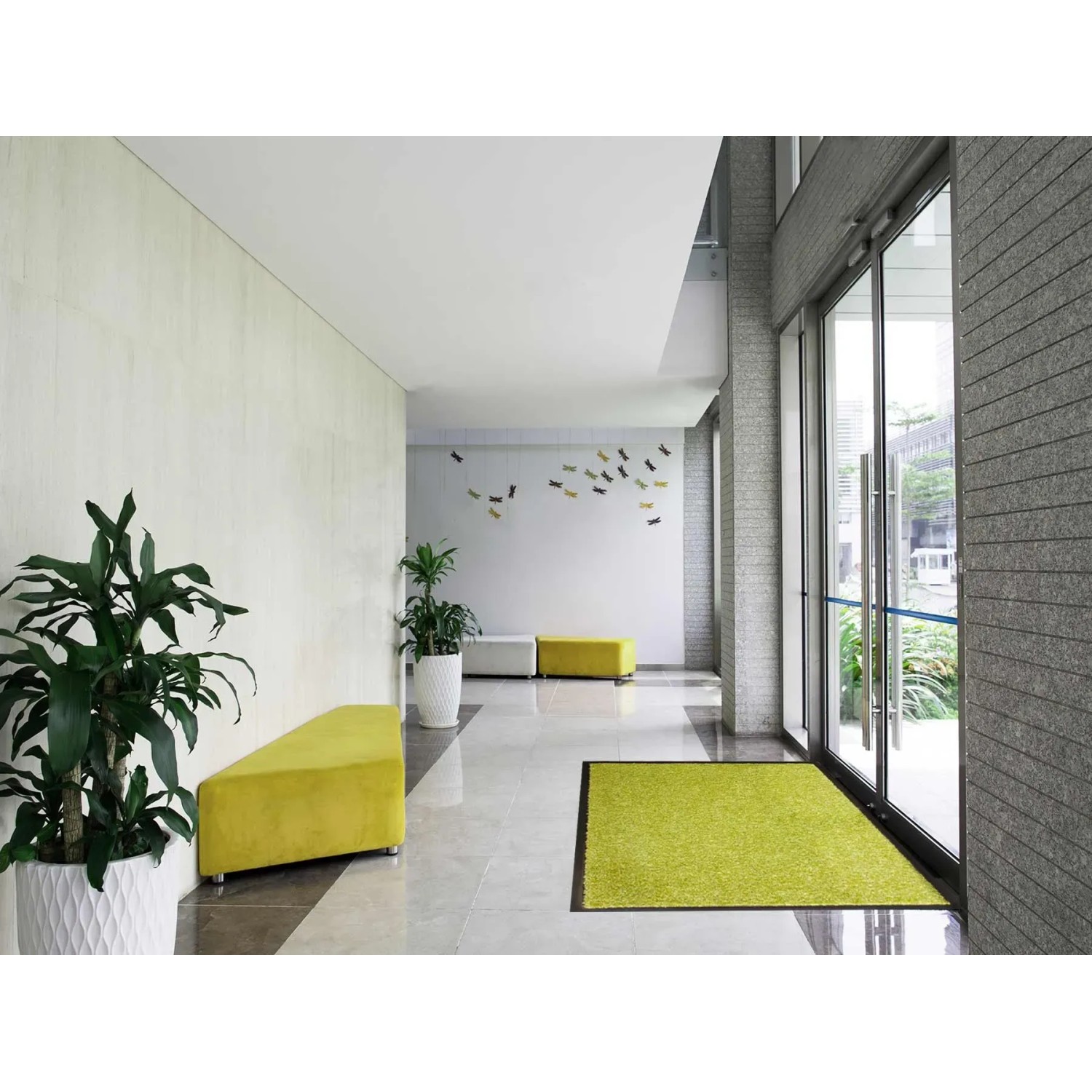 Grüne Primaflor Schmutzfangmatte Clean 60x90 cm im Eingangsbereich.