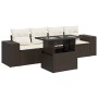 Braune 5-tlg. vidaXL Garten-Sofagarnitur aus Polyrattan mit Tisch und cremeweißen Kissen.