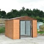 Pergart Gerätehaus Frankfurt II in Holzoptik, hellbraunes Metall, offene Doppeltür.