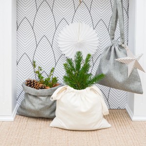DuneDesign 4er Set Stoffbeutel im Nordic Design für Weihnachtsgeschenke, grau und beige.