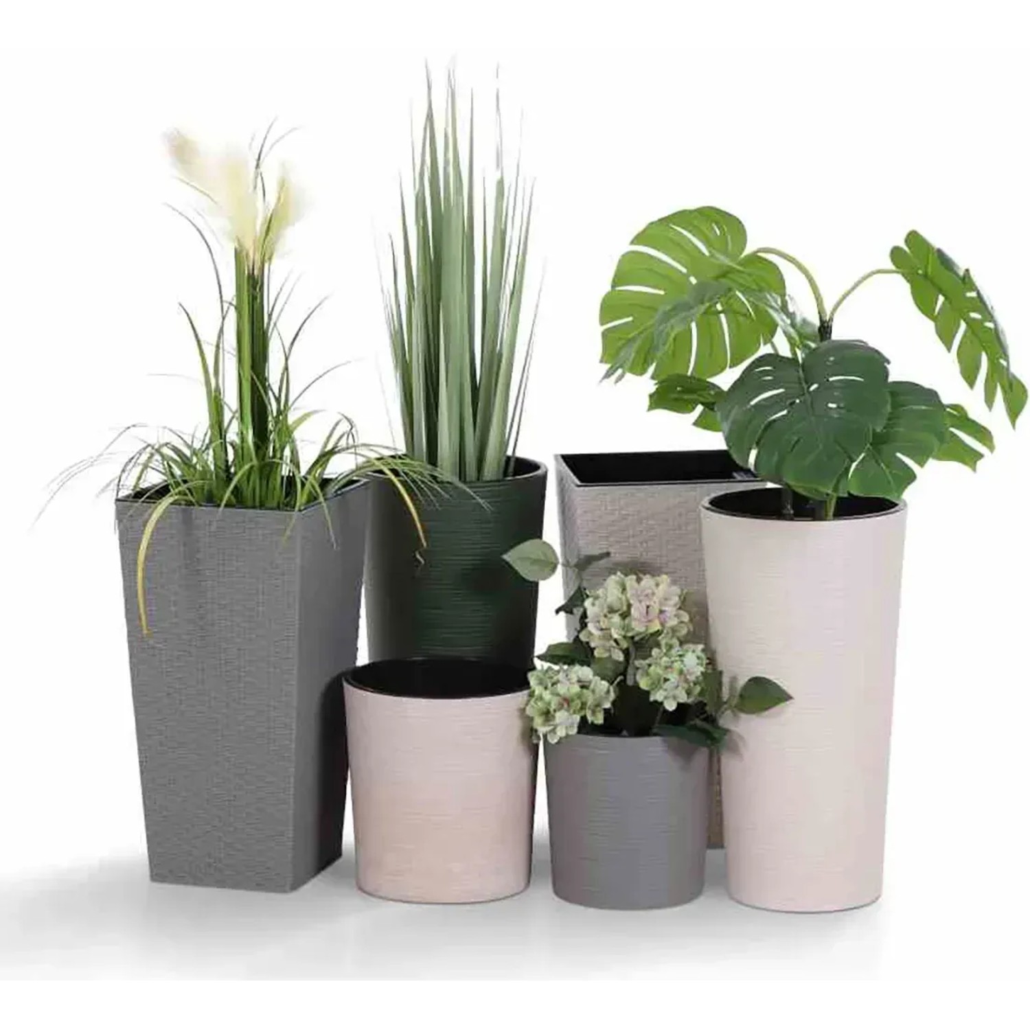 Verschiedene Pflanzgefäße der Serie Eco Lens von Siena Garden in diversen Farben und Größen.