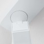 Detailaufnahme: Weißer Orion Sineo Strahler (3-flammig) an der Decke. Moderner Spot für flexible Lichtausrichtung.