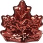 Rote Glaslampe Ahornblatt mit schimmernder Oberfläche. Dekorative LED-Figur für stimmungsvolle Beleuchtung.