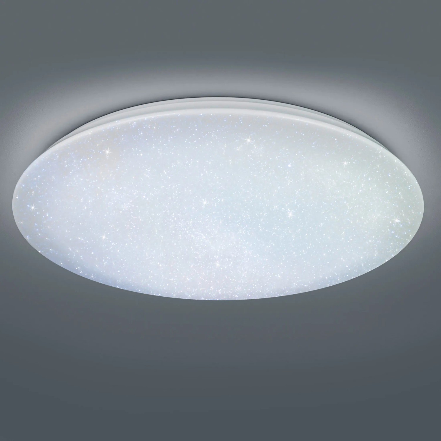 Weiße Trio LED-Deckenleuchte Nagano mit Sternenhimmel-Effekt, Durchmesser 79 cm.