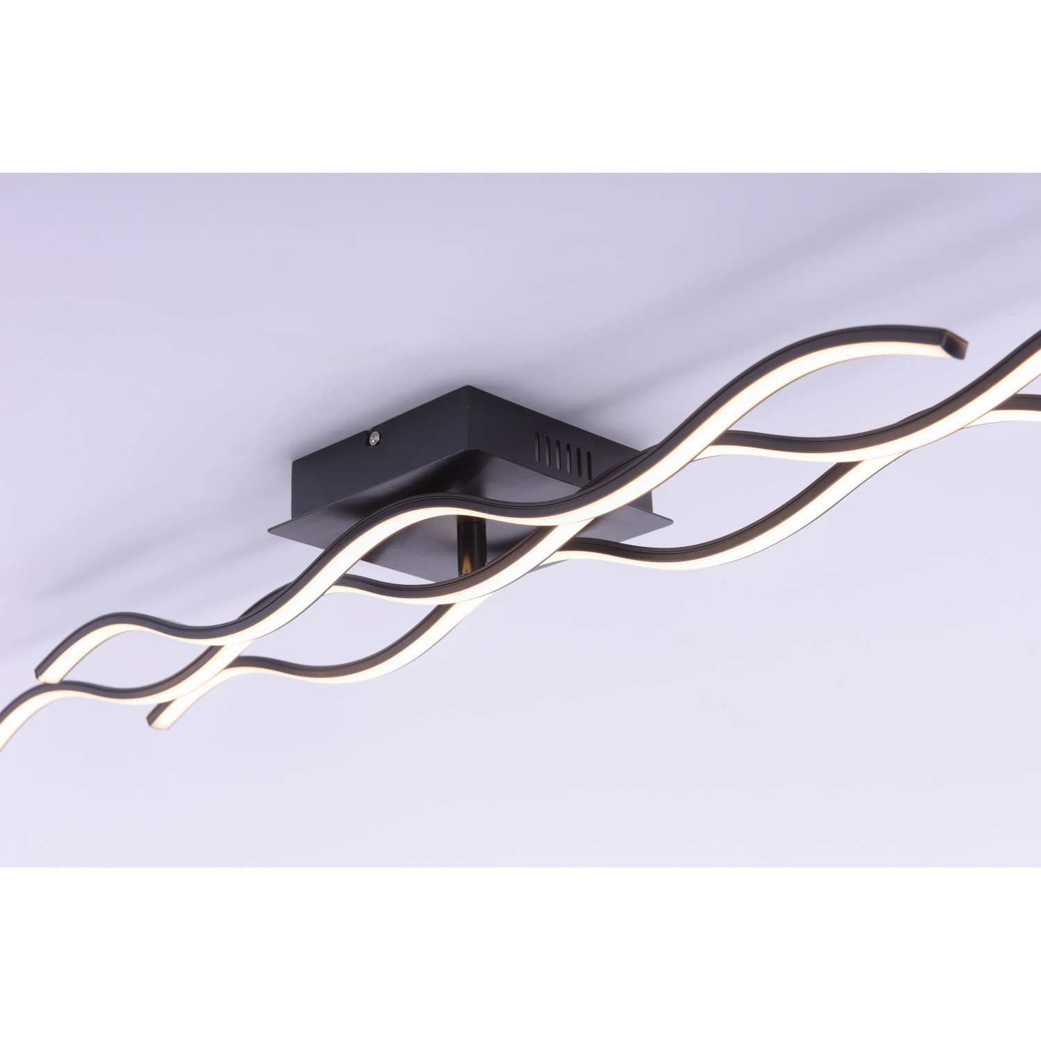 Moderne LED-Deckenleuchte Wave in Schwarz, 97,5 cm breit, für stilvolle Beleuchtung.