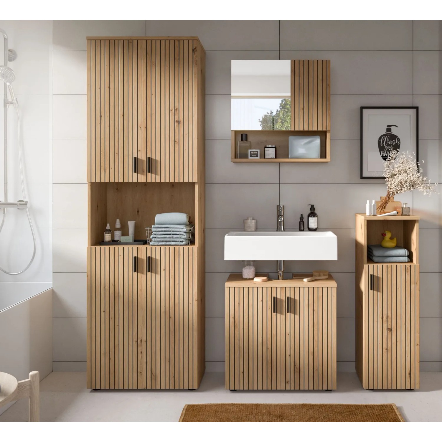 Moderner Waschbeckenunterschrank Livia in Artisan Eiche Dekor mit Leistenoptik und schwarzen Griffen. Badmöbel Stauraum.