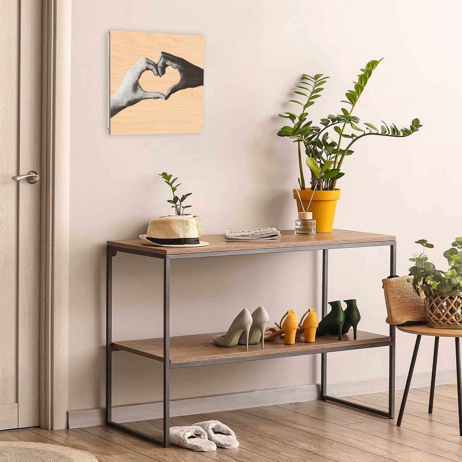 Banjado Schlüsselkasten mit Herzhände-Motiv, 30x30cm, weiße Schlüsselaufbewahrung mit 50 Haken.