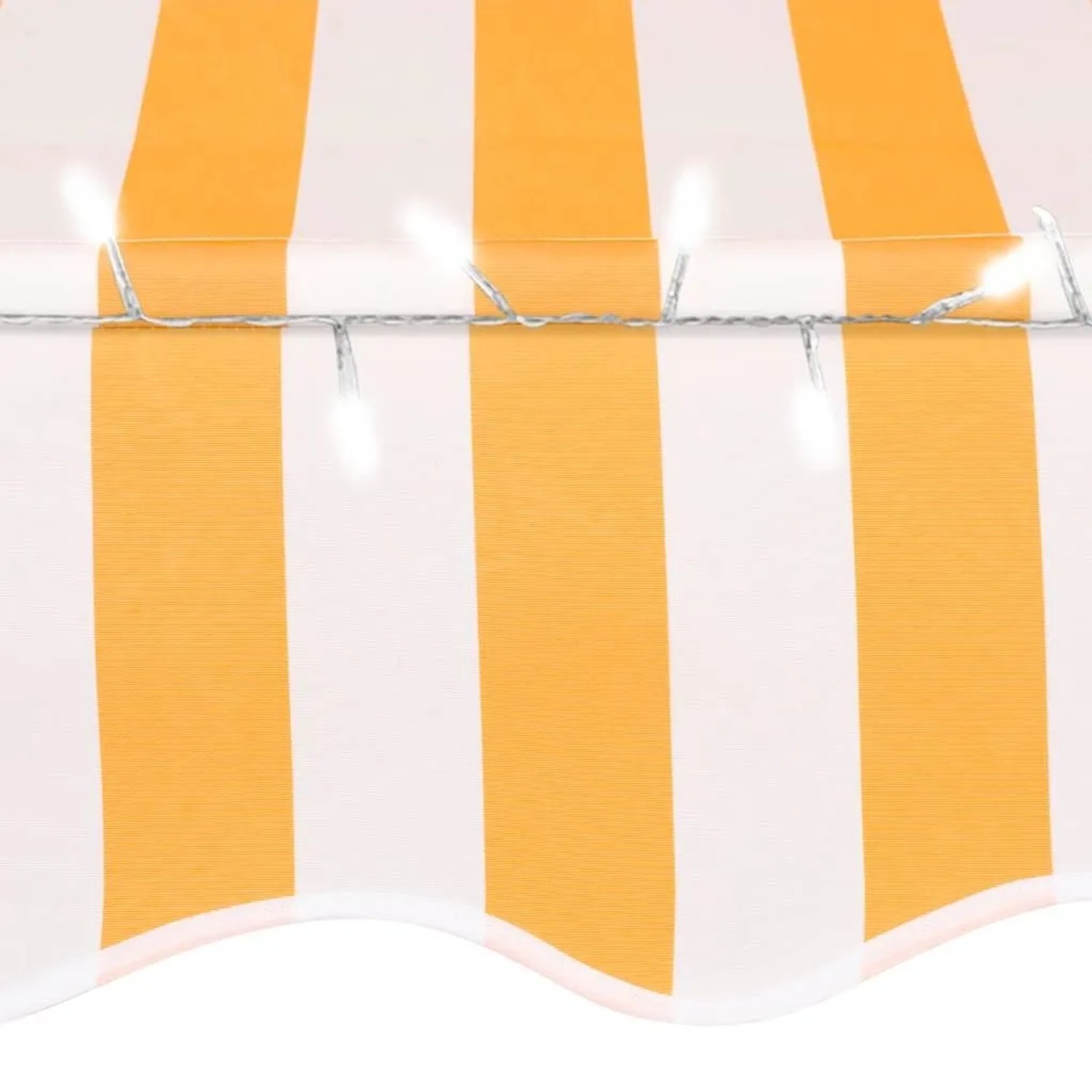 Weiß-orange gestreifte Markise mit LED-Lichterkette. Handbetriebene Stoffmarkise für Terrasse & Balkon.