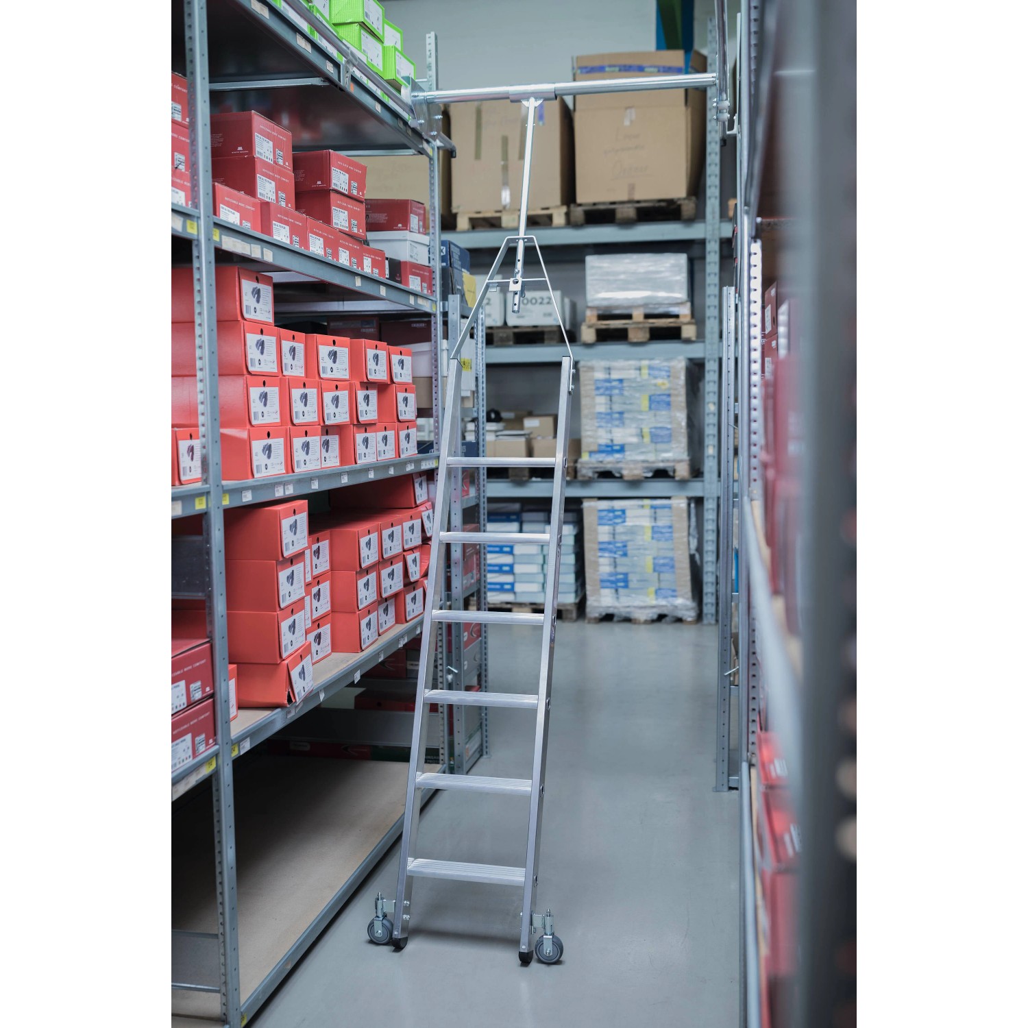 Stufen-Regalleiter, Aluminium, Fahrbar, Mit Schienenanlage, 13 Stufen