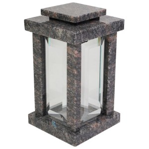 Viereckige KOKA Grablampe aus poliertem Himalaya Granit mit Glasfenstern. Robust, handgefertigt für Grabkerzen.