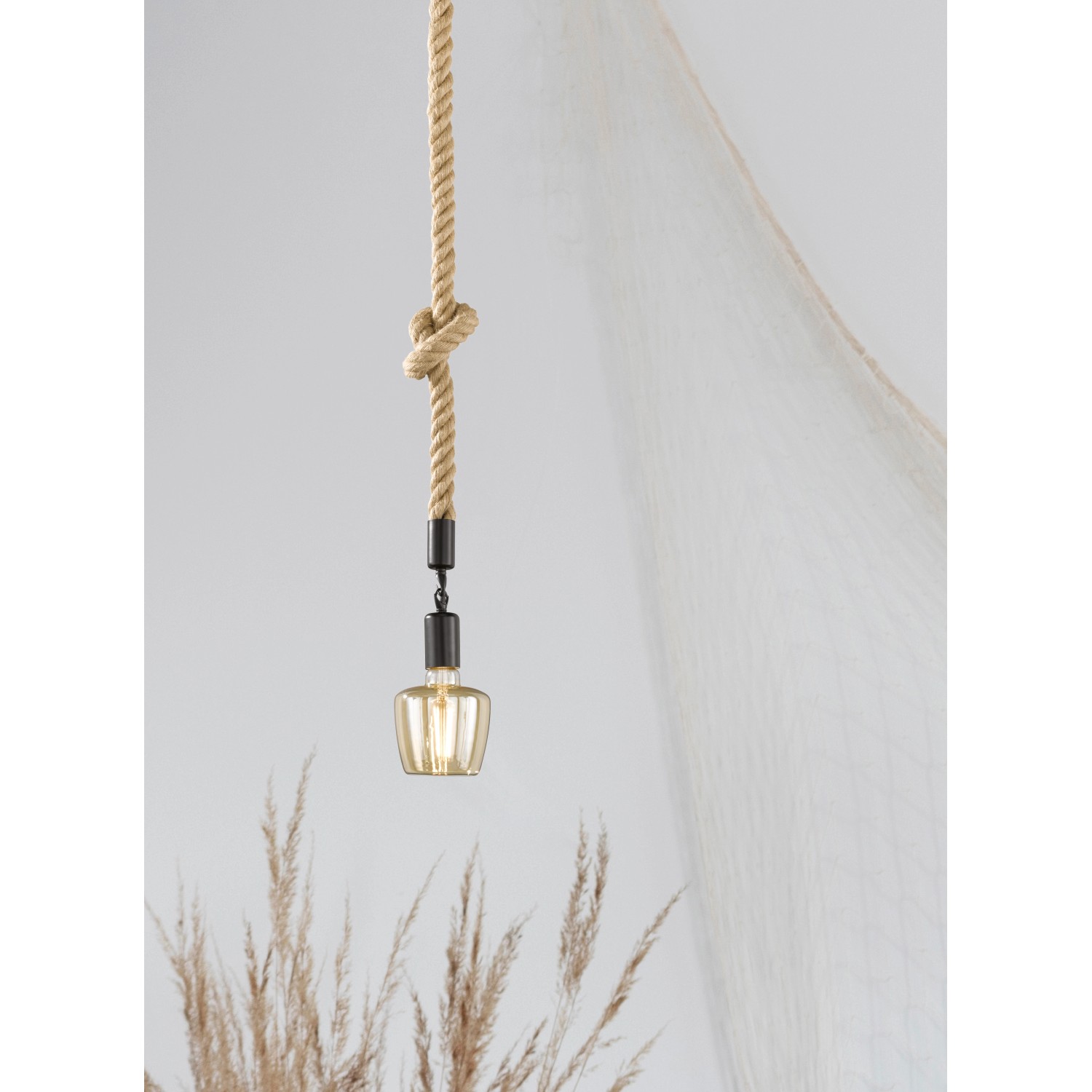 Schwarze Fischer & Honsel Pendelleuchte Rope mit Hanfseil und E27 Fassung.
