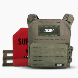 Olive Suprfit Sigurd 3D Gewichtsweste mit roter Gewichtsplatte. Ideal für Training & Fitness, größenverstellbar.