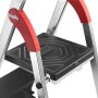 Detailansicht der Hailo Alu-Sicherheits-Stehleiter L100 TopLine mit breiter, geriffelter Stufe und rotem Haltegriff.