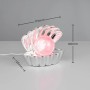 Chromfarbene LED-Tischleuchte Shelly in Muschelform mit glitzernder RGB-LED-Kugel.